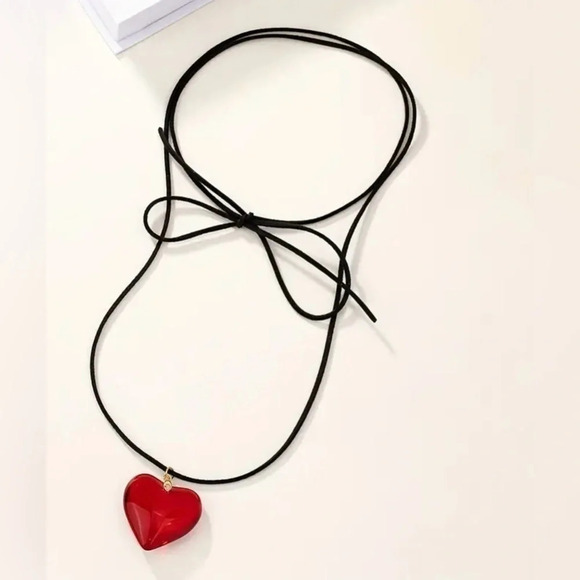 Minimalist Large Heart  Shaped Pendant Necklace - Picture 3 of 3